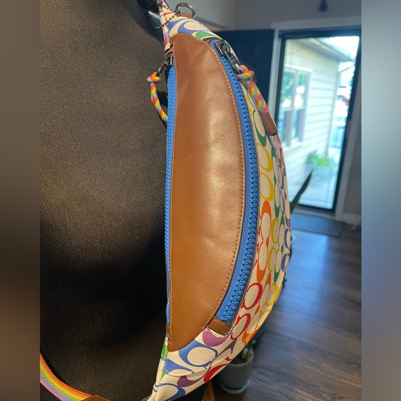 Authentic PRIDE coach rainbow bum bag.  Like new! - Picture 3 of 10